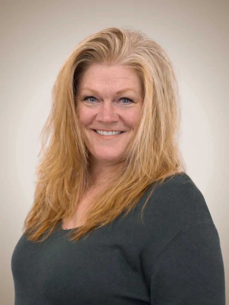 Elizabeth Dean - Human Resources & Admin